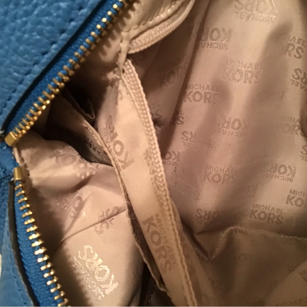 2 PCs Michael Kors Blue Leather Shoulder Bag/Matching Wallet - Picture 9 of 11